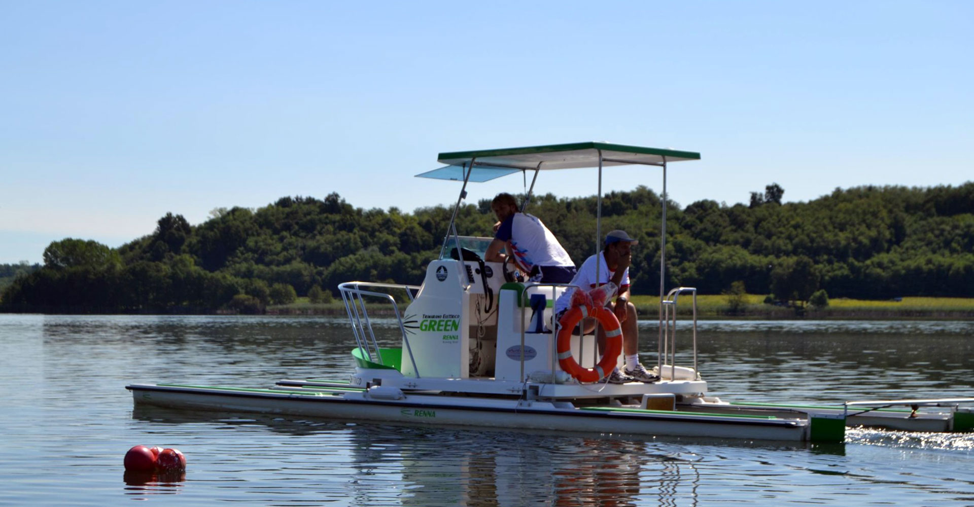 Il Trimarano Green Renna è un Imbarcazione ecologica a zero emissioni, zero rumore e zero onde per non disturbare atleti e uccelli.