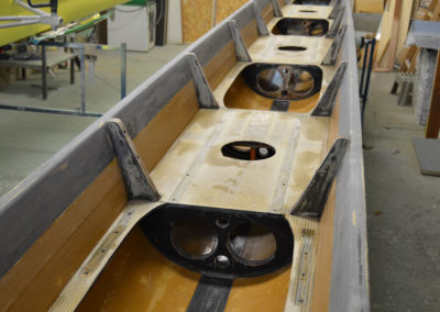 Restauro completo di un quattro di coppia Salani da canottaggio di Marcello Renna: barca è aperta, riallineata, ristrutturata e riverniciata.
